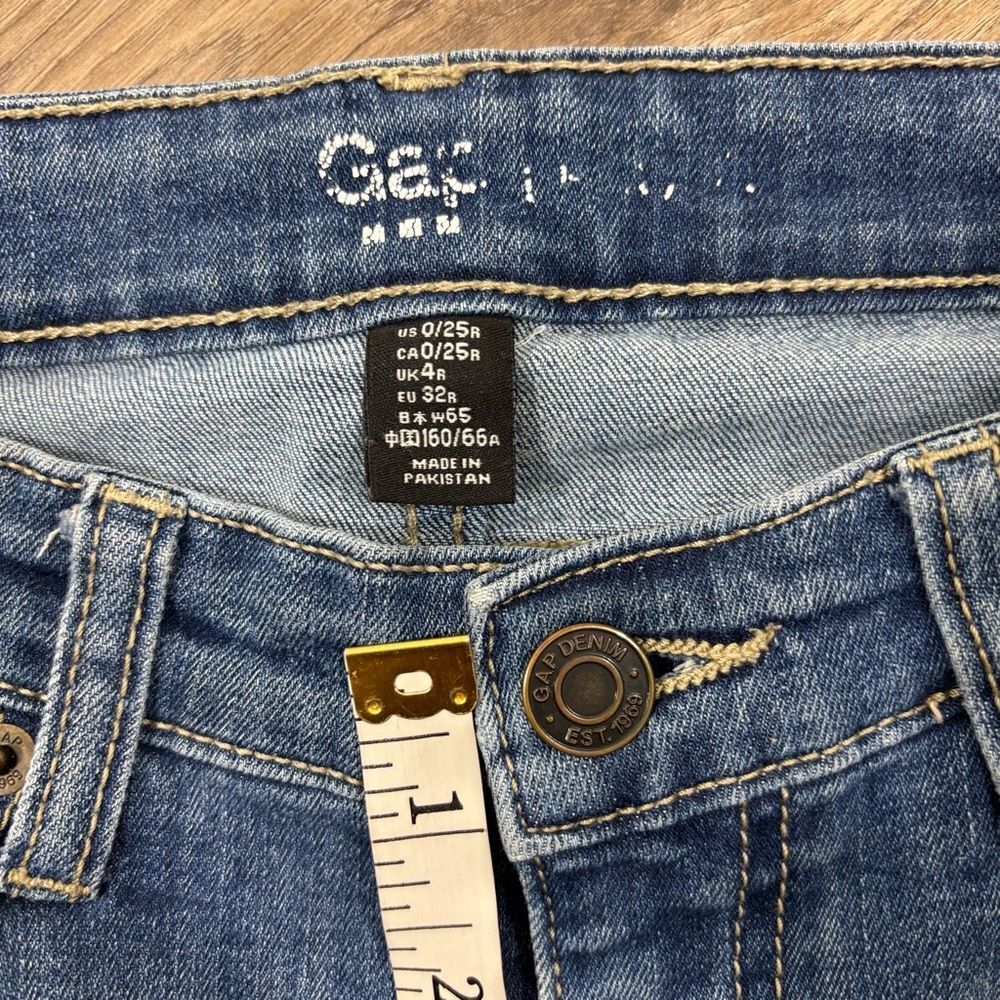 Gap True Skinny Distressed Jeans Size 0 / 25R Medium Wash EUC - Picture 8 of 12